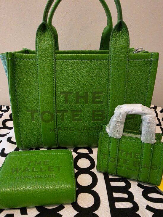 Marc Jacobs Handbags - Marc Jacobs Small Leather Green Tote Crossbody w/ Matching Wallet & Tote Charm